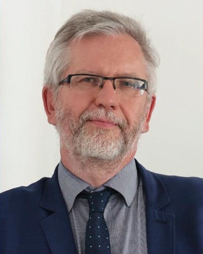 Dr. Szigeti Gyula Péter egyetemi docens, az Óbudai Egyetem Neumann János Informatikai Kar Pályázati Iroda vezetője Dr. Szigeti Gyula Péter egyetemi docens, az Óbudai Egyetem Neumann János Informatikai Kar Pályázati Iroda vezetője